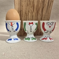 roed-groen-blaa-dekoration-paa-hvidt-porcelæns-aeggebaeger-maend-dame-retro-aeggeholdere